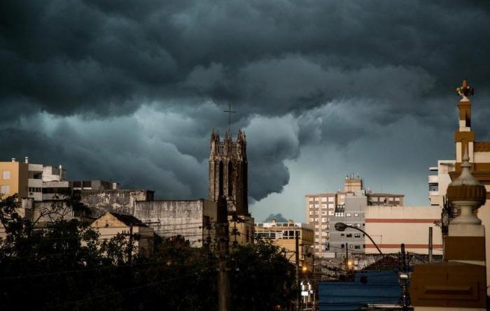 24716240 700x445 - TEMPO: Meteorologia alerta para chuva intensa nesta semana