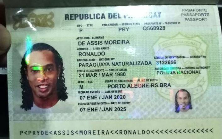 ronaldinho pass 706x445 - Ronaldinho Gaúcho é detido no Paraguai com passaporte falso