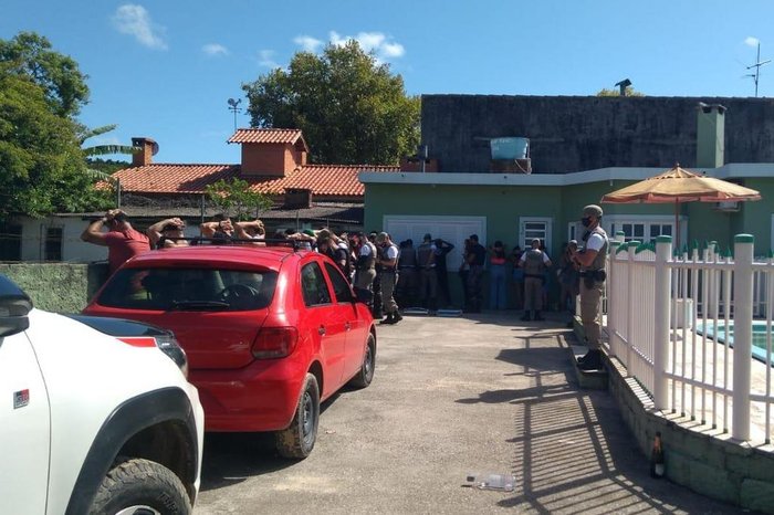 hhh - BM encerra festa e prende duas pessoas